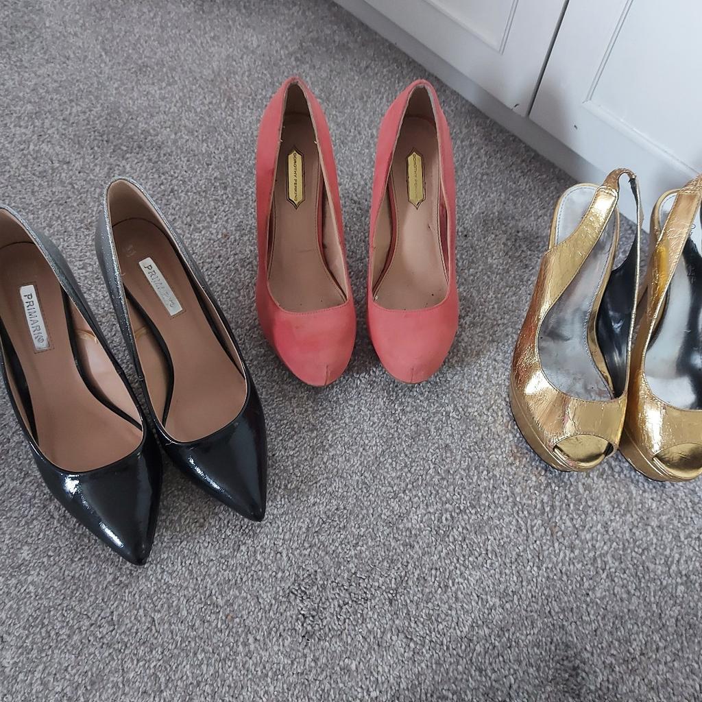All in good condition but worn.
Black/silver ombre heels by primark
Peach suede type heels by Dorothy perkins
Gold heels by Miss Selfridge
**£2 EACH**
NO LOWER OFFERS THANKS
Please bid £2 PER pair
**black pair now sold**