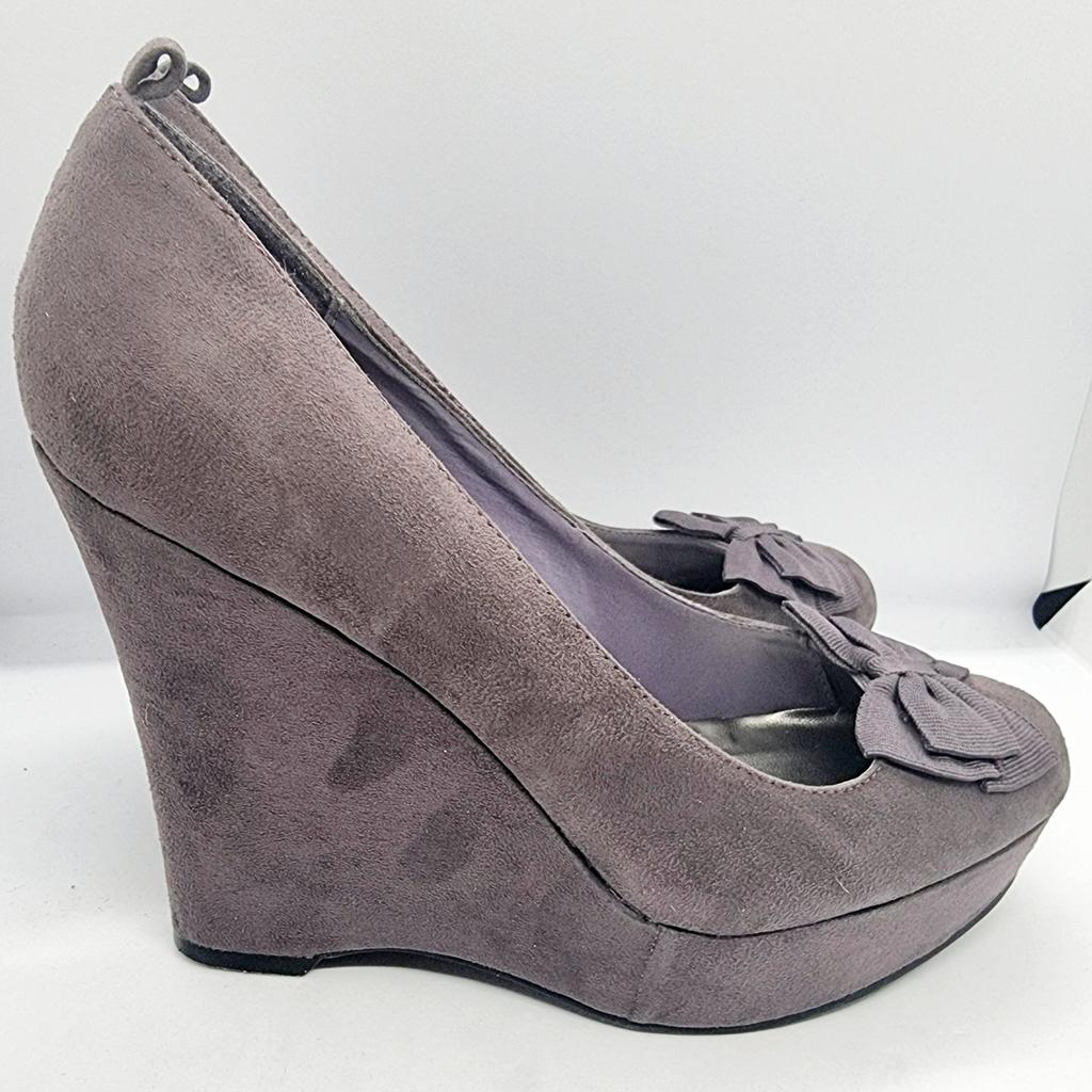 brand new wedge pumps