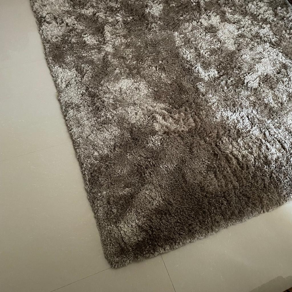 Lovely and fluffy rug coast me £450 only used it ones for this winter on top of tiles as it was cold this winter now rolled up in the spare room and no longer need it as decorating the room no space for it , selling cheap please only reasonable offers