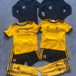 Wolves football kit x2
Tops 5-6
Shorts 5-6
Socks xs
Thermal black top 5/6 & 7-8 years 

Very good condition only worn 2-3 times

Collection only