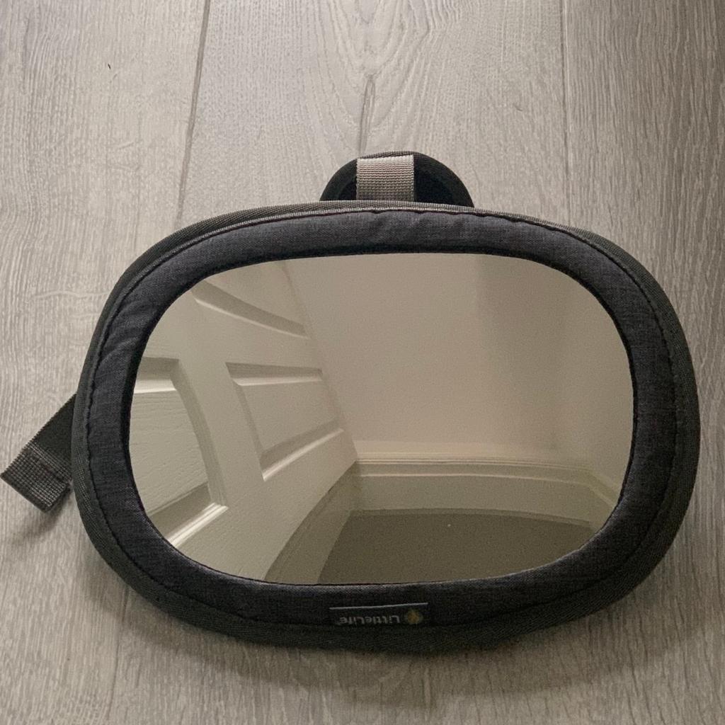 LittleLife Baby Car Mirror for Back Seat

Has some slight small scratches through wear an tear

But in pics you can clearly see the toddler once installed

Not needed now as my little one is in a forward facing seat now.

Cash on collection only collection after 6pm

Le20de