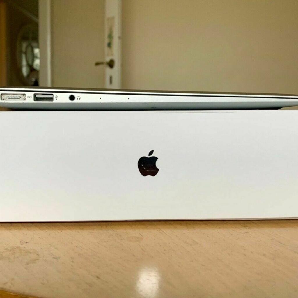 MacBook Air 2018 for (SPARES or REPAIRS).
Fault with part of the battery and cant turn up must replace it
look at it and said it would cost more to fix it. Thats from Apple service
Selling for £230 or very nearest offer, can deliver... Laptop is like a new no scraches no dents mint condition, before this issue with battery was in very nice working order... No SSD
Many thanks