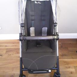 Silver cross pioneer travel System - Car seat, isofix base, car seat adapters, carry cot, rain cover, foot muff, cup holder - rarely used.