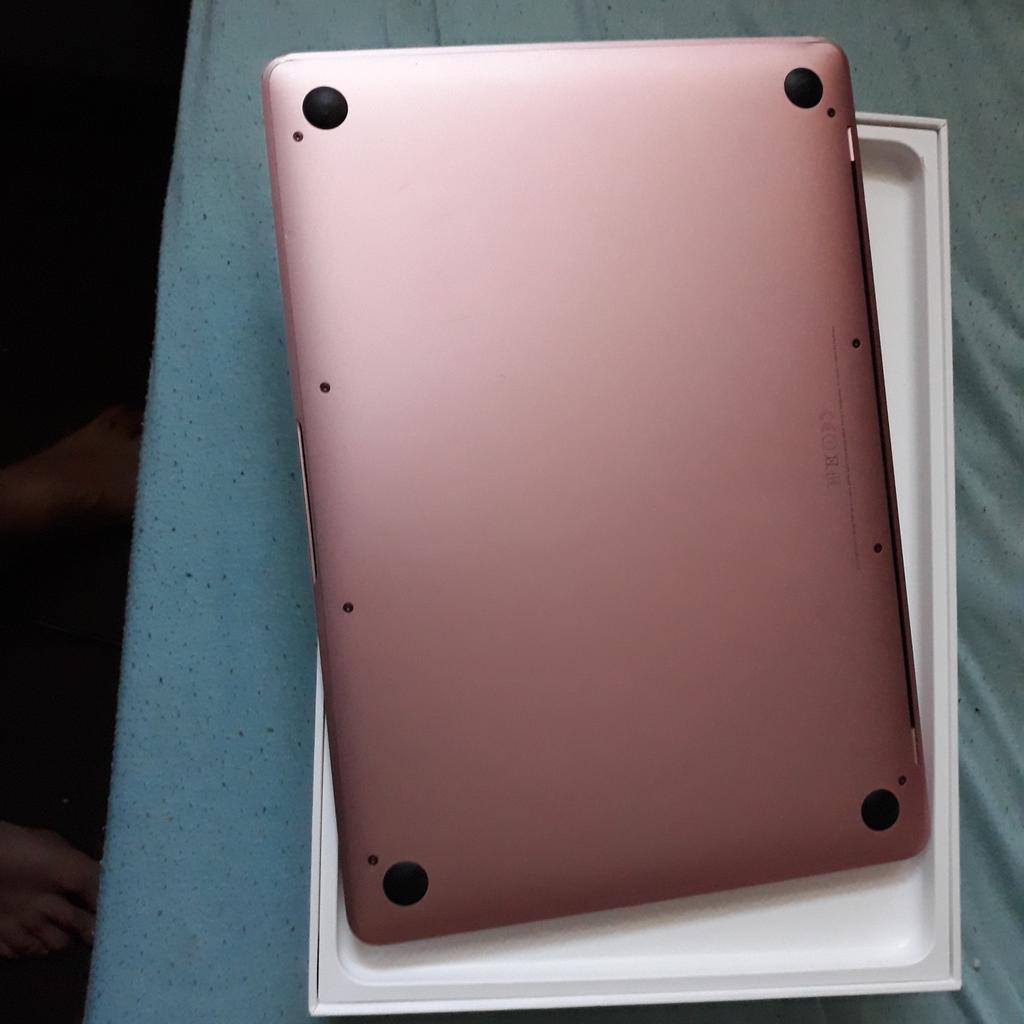 MacBook 12inch 2018 in rose gold Spares and Repairs for some reason stop to startanymore dont know why before was a very fast and excellent working order.Sell like this I got newone. Including boxand all acessories with him. If dont like my price please find some cheaperand dont waste my time. No silly offers or scammers please will be blocked. Collection only no postage dont ask ... Can deliver for a fuel cost