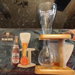 PAUWEL KWAK Bierglas mit Ständer und Auflage

Das Holz hat leichte Gebrauchsspuren.
Tischauflage original verpackt.