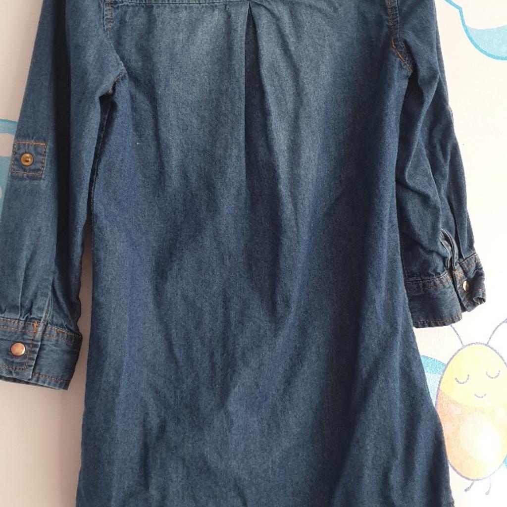 Good wear condition denim tunic or dress from young dimensionsSize 3-4y.
Free smoke and pet house .
Collection b14