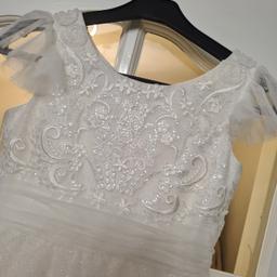 brand new flower girl dress absolutely stunning with tag..selling because doesn't fit...