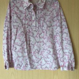 Lovely floral design
Excellent condition
Looks great with jeans, a mini skirt with tights or leggings
Size 5/6 years 

Non smoking home
