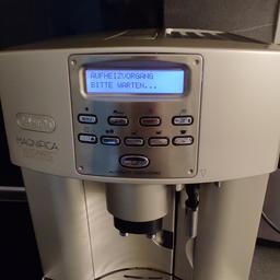 Verkaufe ein Kaffeevollautomat mit Milch aufschäumer von der Marke DeLonghi.Der Kaffeeautomat ist optisch in sehr gutem Zustand, mit minimale Gebrauchsspuren.Die Maschine wurde regelmäßig entkalkt und gereinigt.
Es funktionierte gut bis gestern Abend Entkalkung.
Stellte nach der Entkalkung program kein heißes Wasser zur Verfügung.
Ich habe keine Kenntnisse zu Reperatur deswegen verkaufen wir das.
vielleicht ist da ein kleiner fehler drin.
Abholung fast jeder Zeit möglich.
Ich kann auch versenden gegen Porto Übernahme.
Keine Garantie keine Rücknahme