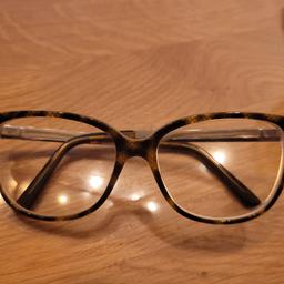 Verkaufe Brillenfassung von Gucci.
Preis VB
Versand möglich, kosten werden vom Käufer übernommen.