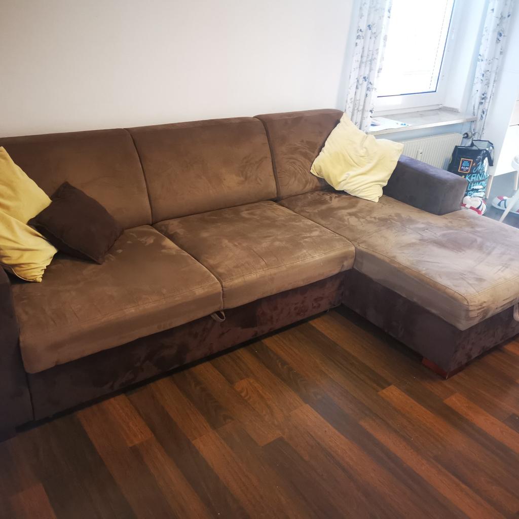 Couch Brighton 2 1/2 Sitzer mit Bettfunktion und Staufach
Farbe braun
Maßen: Breite x Tiefe / Sitztiefe: 2,6m x 1,5m / 0,65m
In gutem gebrauchten Zustand

Neupreis: 1.199,0€