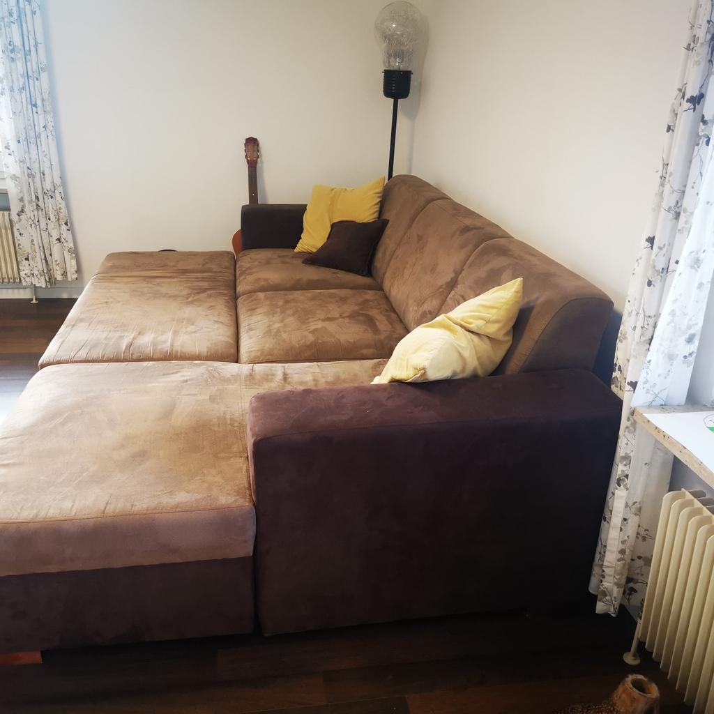Couch Brighton 2 1/2 Sitzer mit Bettfunktion und Staufach
Farbe braun
Maßen: Breite x Tiefe / Sitztiefe: 2,6m x 1,5m / 0,65m
In gutem gebrauchten Zustand

Neupreis: 1.199,0€