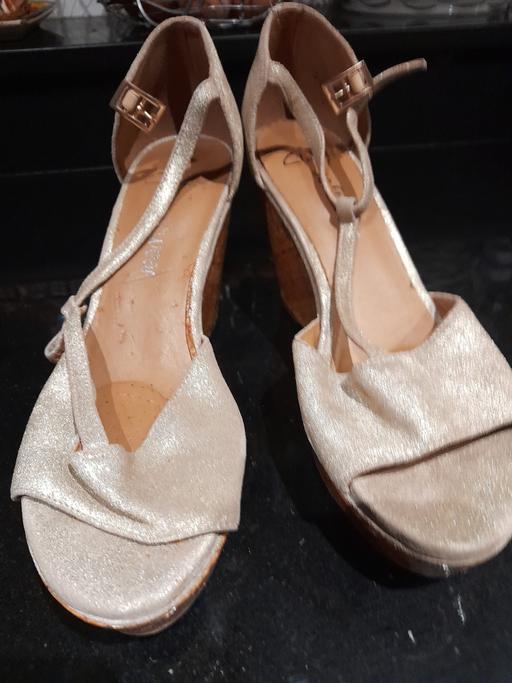 Buy & Sell Hampshire Havant - Photos for Clarks Ladies Gold Sparkly Shoes Size 4