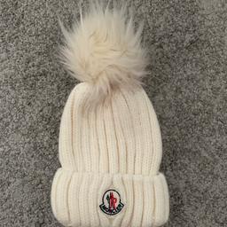 - Selling winter hat which has never been worn but I have had it a long time this is why I am selling.
- Its for women or a young child.