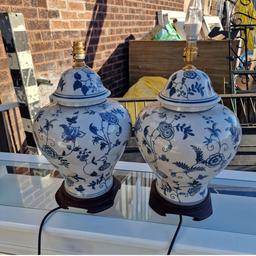 BEAUTIFUL LARGE PAIR OF ORIENTAL TABLE LAMPS 20 INCH TALL DELIVERY AVAILABLE DELIVERY AVAILABLE VIA POST OR LOCAL DELIVERY AVAILABLE FOR A FEE