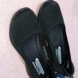 Have never been worn, great for work and relaxing.
very comfortable.