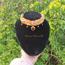 Another gloriously cold day ✨❄️

But it's no match for the great vibes we be spreadin' ☀️🌿💛

This time we're coming in hot with whites, reds & golden vibes 🤍❤️💛

Made with :

✨Love
✨Handmade Yarn & cotton thread chocker
✨Crescent Moon brass charm
✨Brass golden stars
✨Red Glass Drop bead
✨Gold coloured copper wire

Ready to bring fire to your outfit, this Chocker is for sure a need when it's too cold outside 🔥❄️

Observing the movements of The Moon is just like observing the movements of your own life, trough the waning & waxing of your own perception ✨🌝

Thank you for having a look! 🌛