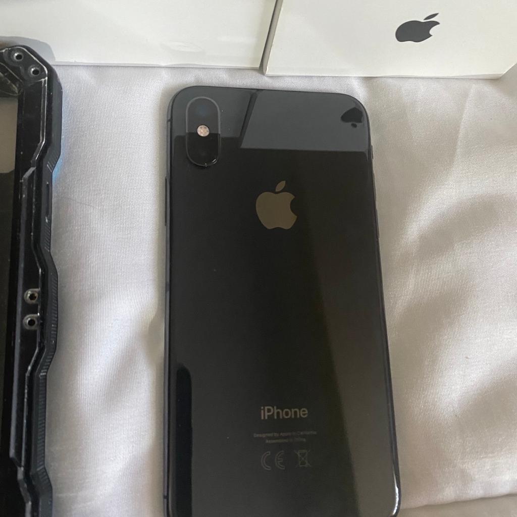Selling in fully working order Mint Condition IPhone XS,Unlocked to any provider,Storage 256GB,Space Gray.
Battery capacity 90%
iPhone came with original Box.
Original Apple Unused accessories (charger,USB cabel Headphones and pin)

Please no exchange.Price is solid.
Only serious buyers!

Cash in collection.