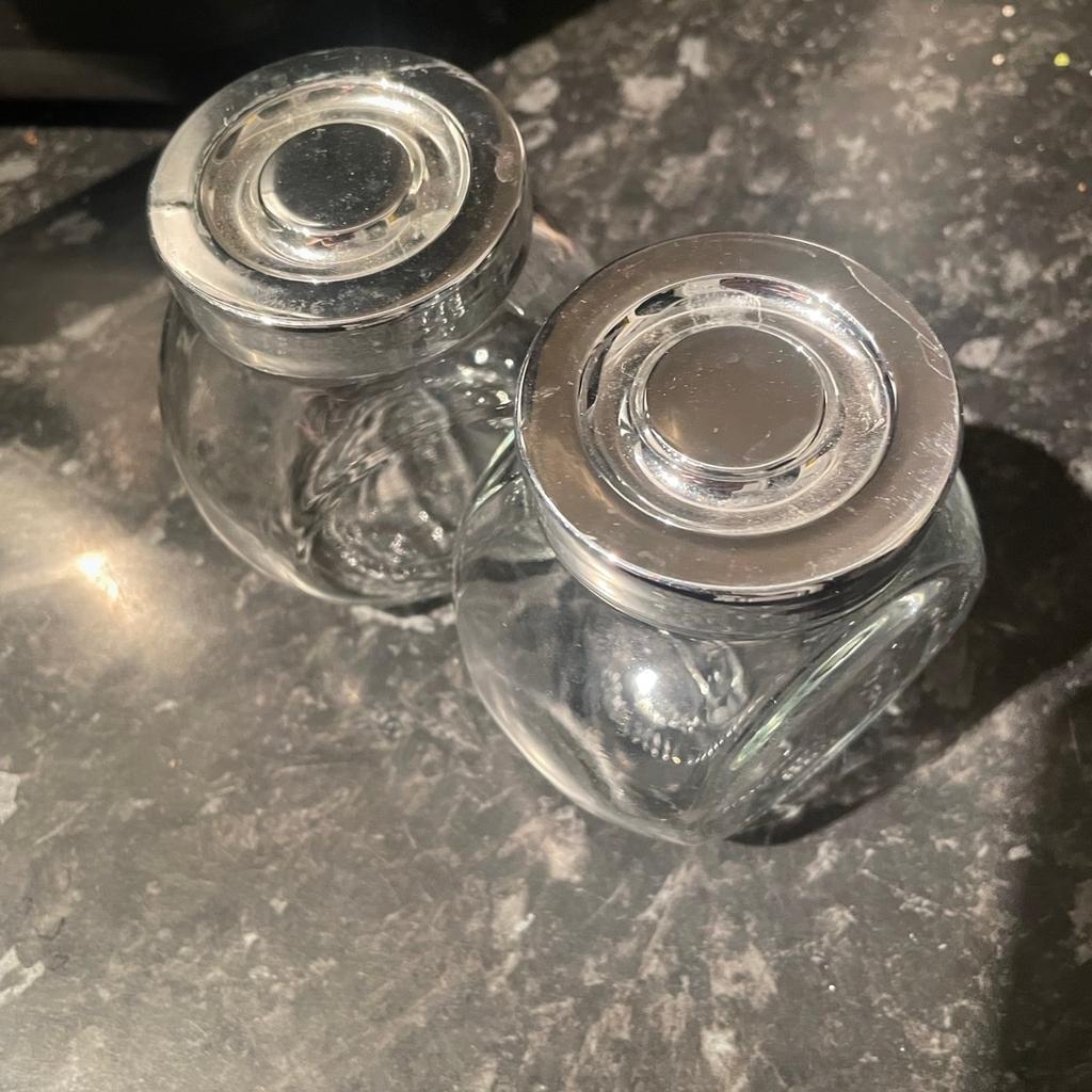2x glass jars
