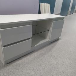High quality TV stand with shelves.

White gloss finish with 2 drawers, one cabinet section and 2 shelves separated but glass shelve. Some scratches but in great condition. 

H: 50.5cm, W: 120cm, D: 40cm

£55