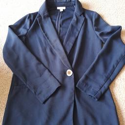 Topshop Smart Navy Blazer 6 Fits 6/8. Pit to pit laid flat 17.5 inches. Collared, one large contrasting cream and brown button for front fastening. Lightweight crepe like feel to material which is polyester. VG used condition, odd tiny click from normal wear and tear, see photos. From smoke and pet free home. Check out my other items, happy to combine postage for multiple purchases or collection from DL5. Thanks for looking.