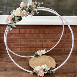 Cake stand
2x hoops
White ribbon
Log
4x hooks
Flowers: white roses, pink roses, greenery, pearls
Used for my wedding back in June 2022 
Sorted in a dog free and smoke free home 

£60 - no offers
Collection only - WV11 3TR