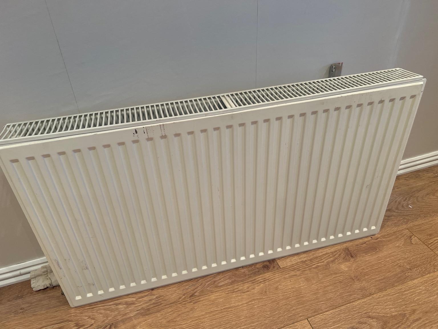 large-radiator-size-1100mm-x-600-x-100-depth-in-b69-sandwell-for-25-00