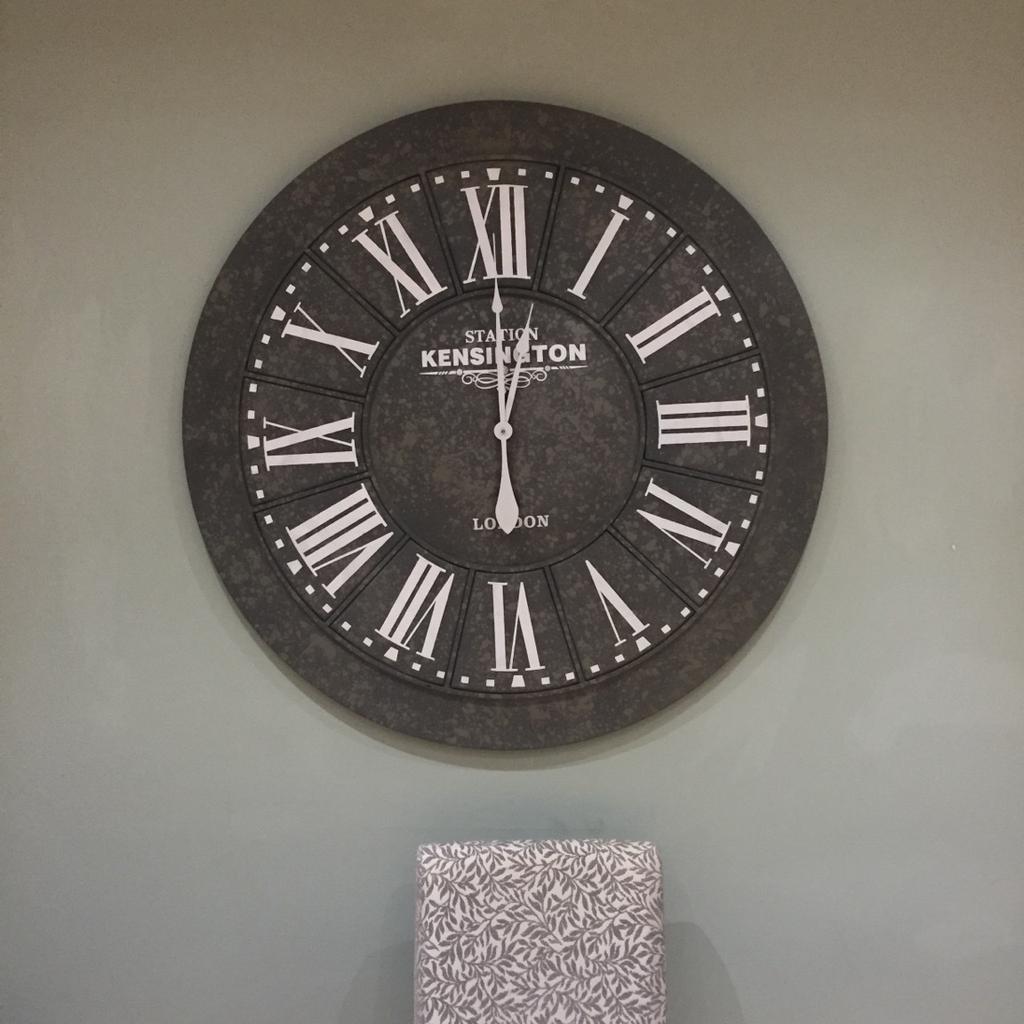 Large wall clock
Metal
Sage colour
100cm diameter
Very good condition