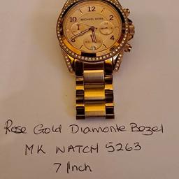 Ladies M Kors Watch Set with Diamonte Bezel 5263.
Bracelet is  rose colour gold with a 2 tone finish of satin and polished
Thus Watch is a great Watch runs really well
No box no paperwork
But I do have a nice gift bag

Any questions please ask
I will always combine pp