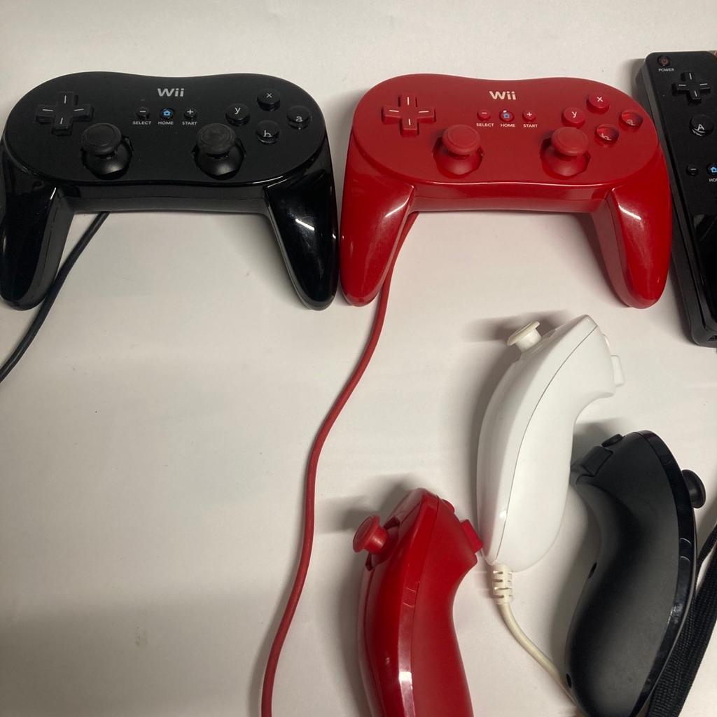 Weiß: 20€
Schwarz: 20€
Rot: 40€

Nunchucks: 10€ pro Stück
Im Bundle mit 1 Controller 5€

Wii Pro Controller schwarz und rot: je 30€