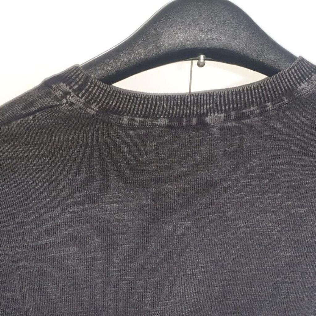 Men's Crew Neck Sweater Pullover Knitwear Casual size M Regular 100% Cotton

NOTICE : On the label the size indicated is L but in my opinion it is an M.

 I wear L and it is too tight for me

Excellent condition