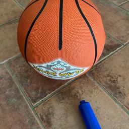 Basketball mit Luftpumpe, Umfang 74 cm
