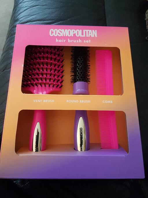 Buy & Sell Kent Maidstone - Photos for COSMOPOLITAN Hair Brush Set