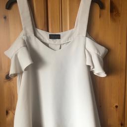 Gorgeous beige cold shoulder top, size 6 by Topshop.
Hardly worn so still in great condition.