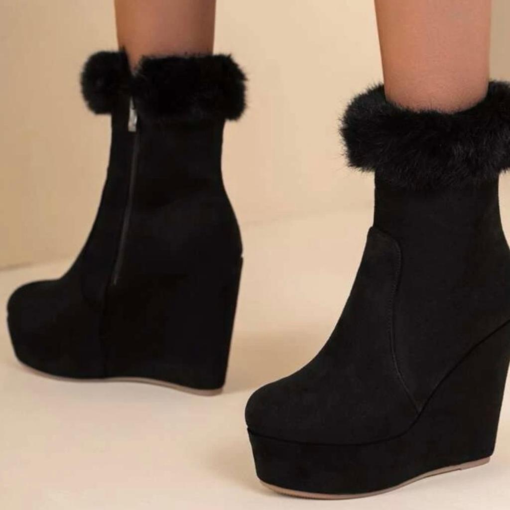 Ladies black wedge boots with faux fur detail, 6/39,brand new and very comfy💗
