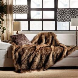 Oakwood faux fur throw in BR1 Lewisham for 12.00 for sale Shpock