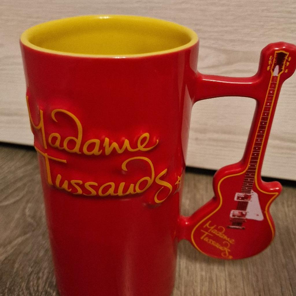 Madame Tussauds 3D Red Large Mug Guitar Handle Collectable Merlin Attractions
In very good condition
£15 each
Colletion LS12
