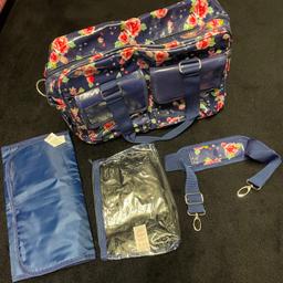 Baby bag new without tags

Bought but never used been in storage

Water proof
Pockets on outside also inside
Changing mat and clear plastic zip bag
Also includes Cary handle if needed

Collection only thank you