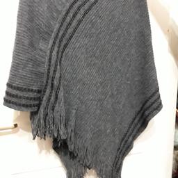 New lovly knitted warm poncho brand quiz is one size would fit size S/M