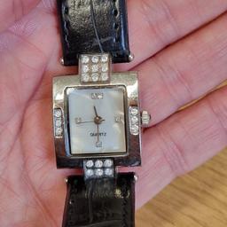like new
working
mother of pearl dial
collection b32 postage available