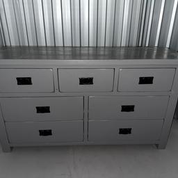 Oak side unit painted in matt grey 7 draws in great condition can do with a clean up.

Height - 76cm
Depth - 43cm
Length - 140cm