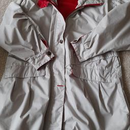 House Of Fraser Le Mac Womens Shower Jacket size 14 VGC. Light Grey with red trim and lining. Zip and button up front. 2 side pockets and front flap pockets. Concealed hood in collar. Toggle drawstring also at hem. Button detail on cuffs. Lovely quality item. Only fault is small tear in inner lining where material tag is, see last photo. From smoke and pet free home, check out my other items. Happy to combine postage for multiple purchases or collection from DL5. Thanks for looking.