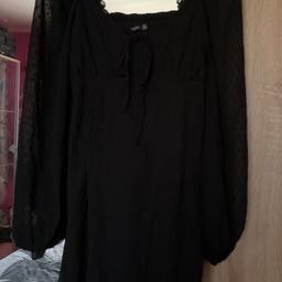 Brand new with tags black boohoo skater dress size 12
Cost me £25
Looks lovely on and very flattering but a little tight on my chest area so I will never wear it now
Having a clear out
Please take a look at my other items happy to combine postage if you want them posting