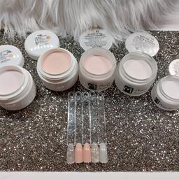 Acryl Powder, kaum benutzt 

RM Beautynails:
35 g Pink
35 g Nude

Moyra:
28 g Extension
28 g Soft Pink
12 g French Pink

Versand Ö 5 €, D 10 €