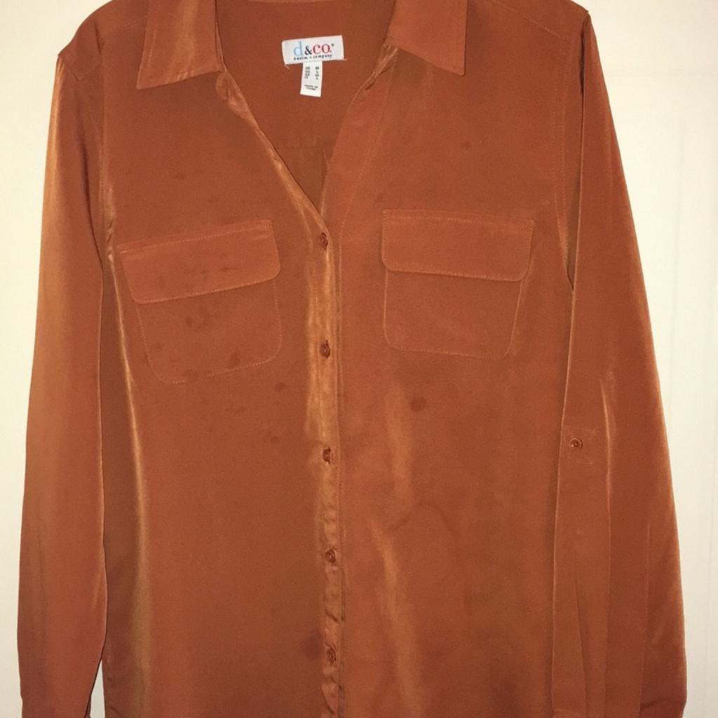 Stunning copper shirt by Denim & Co worn once . Has 2 front pockets. Long sleeves but can be rolled up as has button half way up the sleeve. Can be dressed up or casual with jeans. Smoke & pet free home.