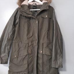 New with tags
Size 12 - B You
Khaki Colourway
Waxed sleeves / Fur hood !
Perfect Condition