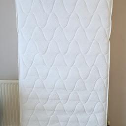 Silentnight miracoil single matress like new

* Immaculate condition
*From Smoke and pet free home