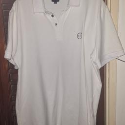 in excellent condition mens armani polo shirt size XL. 

(all the clothes I do sell are genuine and have the QR code for you to check authenticity)
