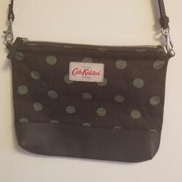 Very good condition. Polka dot Cath Kiddton bag.
Leather strap and lower part.

Measurement:
Height: 21cm, diagonal: 31cm

Spec: zipped pocket and one slot for mobile.

delivery choice: Evri shop @£2.96