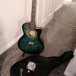 Benson semi Acoustic guitar bluey green in colour, comes complete with capo, STAND and carry bag. Has a beginners rock CD. Really good guitar have enjoyed using it but haven't the time for it anymore. Can be used as a normal acoustic guitar as it is or you plug in a jack lead to an amp and your jamming... Bargain £50ono
Collection only from Castleford